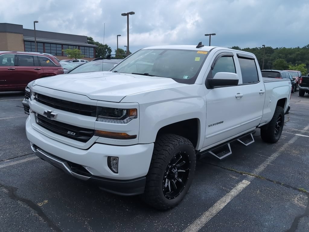 Used 2018 Chevrolet Silverado 1500 LT w/ LPO, Black Pack AWD/4WD image 5
