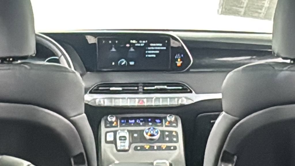 Used 2022 Hyundai Palisade Limited w/ Winter Package image 18
