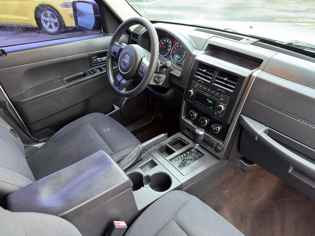 Used 2011 Jeep Liberty Sport image 7