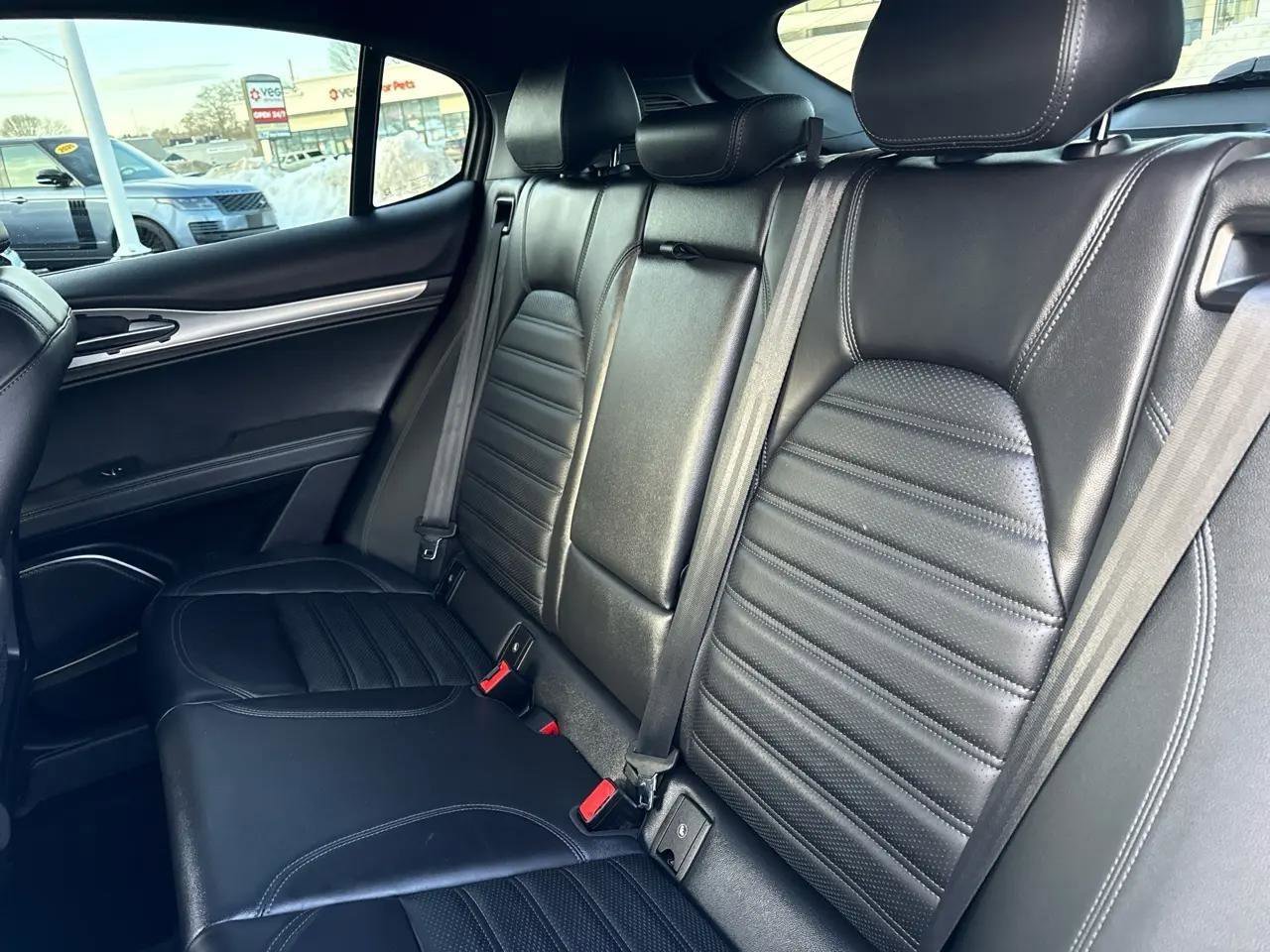 Used 2022 Alfa Romeo Stelvio Veloce image 29