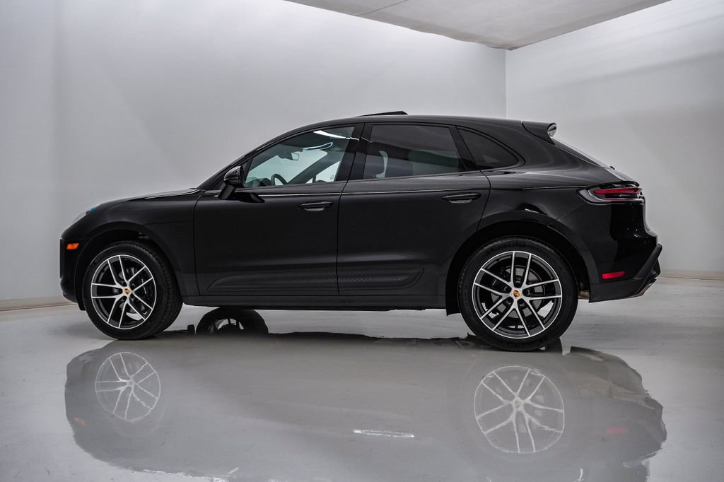 Certified 2026 Porsche Macan AWD/4WD image 2