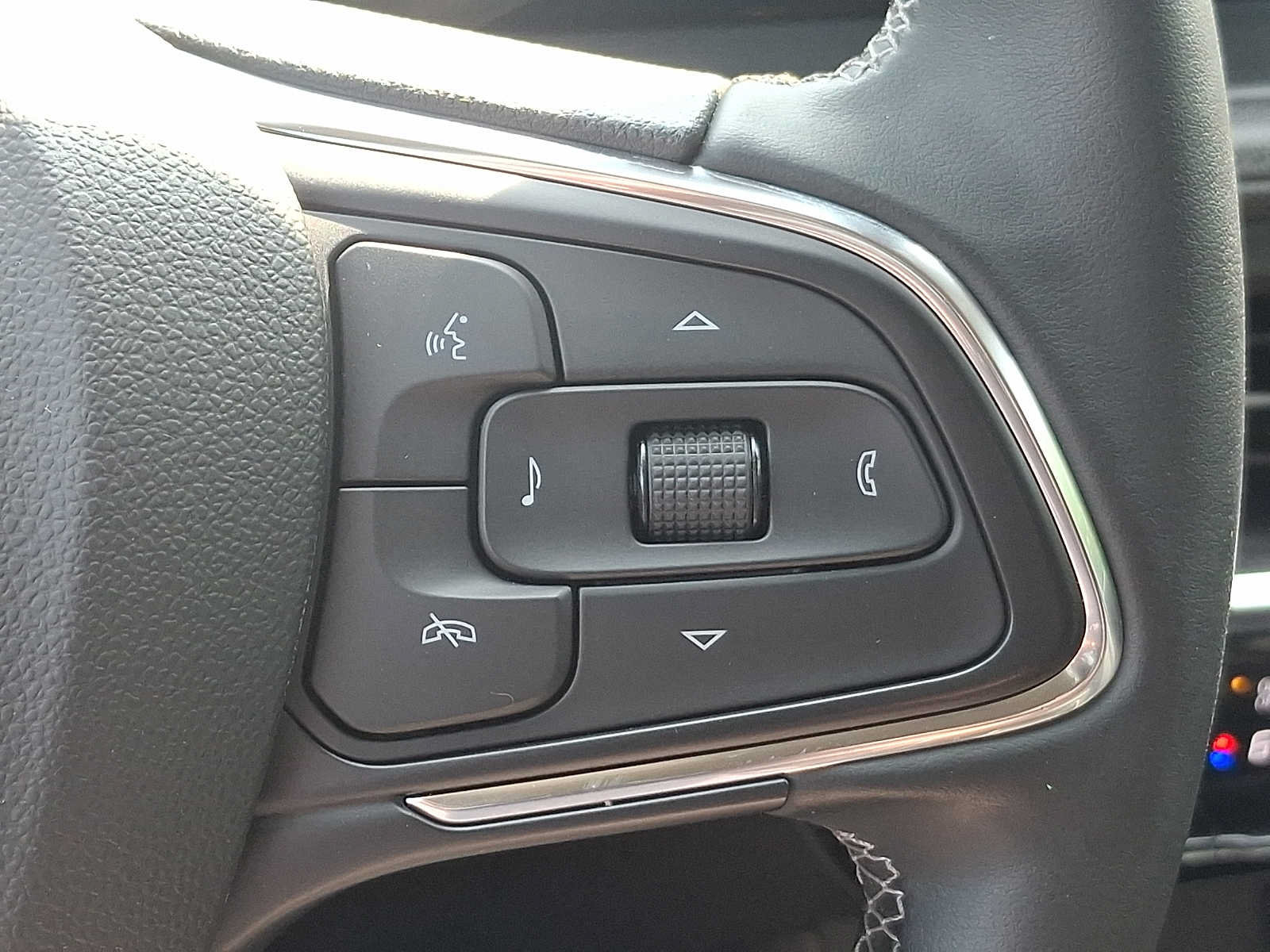 Used 2024 Buick Encore GX Avenir w/ Avenir Convenience Package FWD image 23