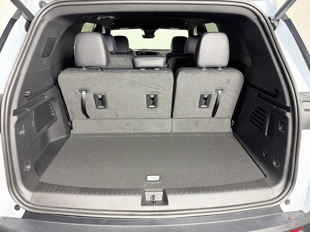 New 2027 Chevrolet Traverse LT w/ Midnight/Sport Edition FWD image 26