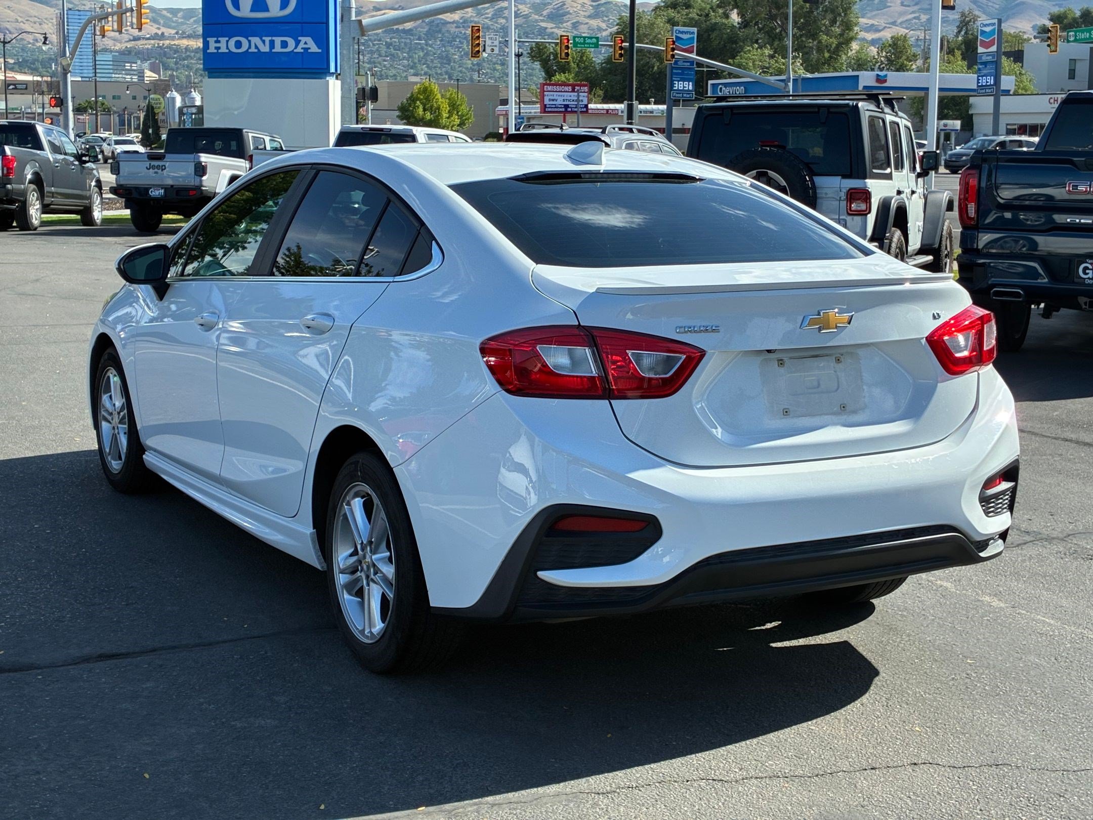 Used 2018 Chevrolet Cruze LT w/ Convenience Package FWD image 8