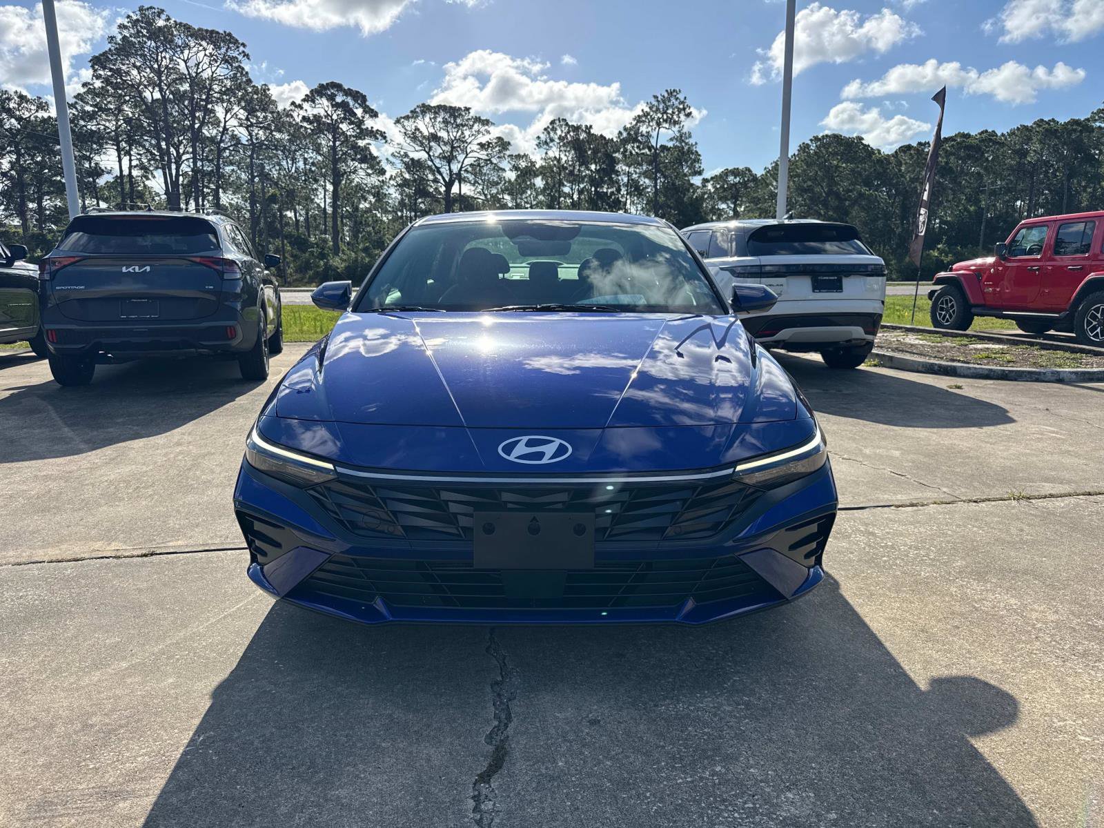Used 2025 Hyundai Elantra SEL FWD image 8