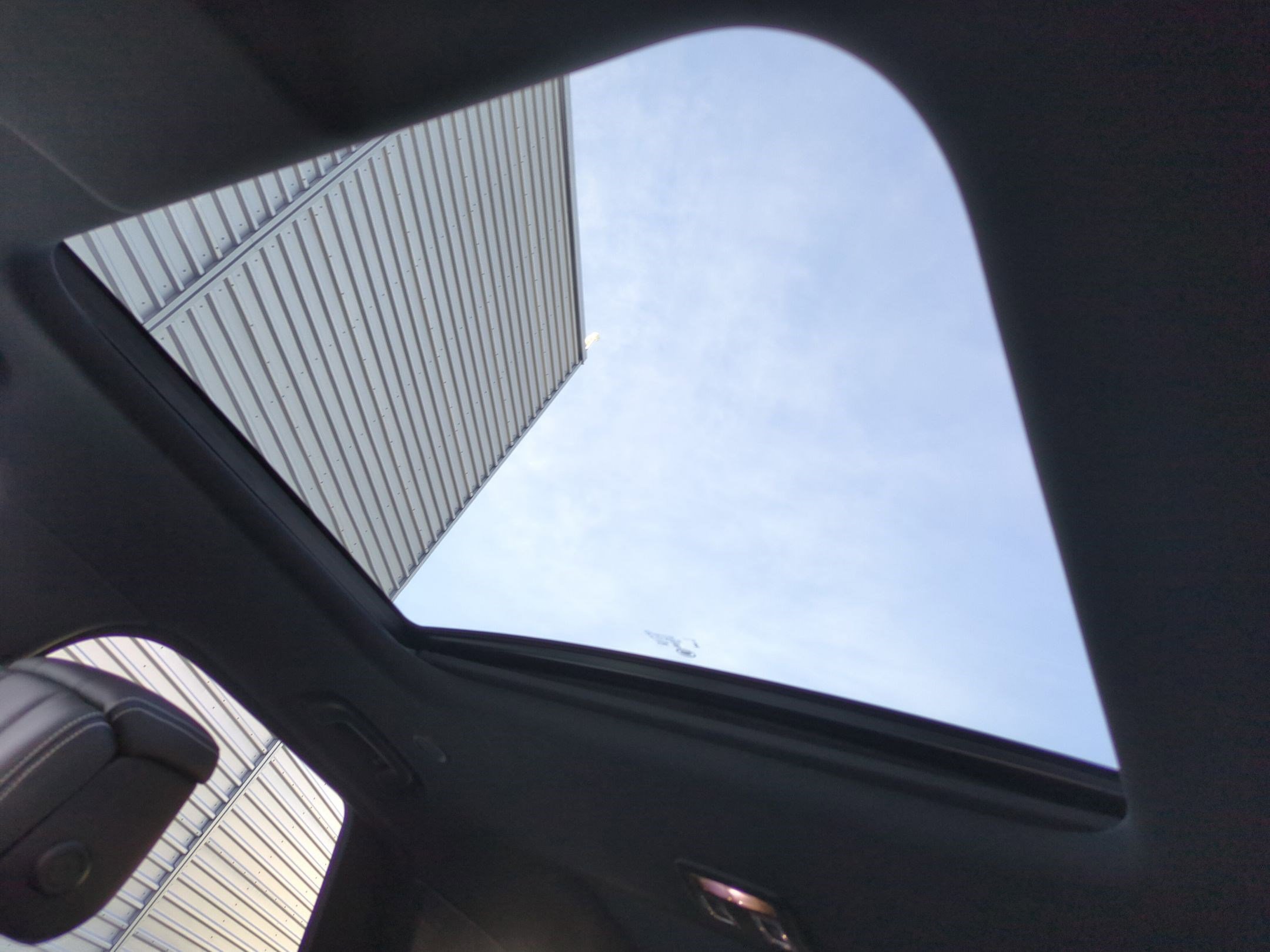 Used 2025 Land Rover Discovery Dynamic SE image 23