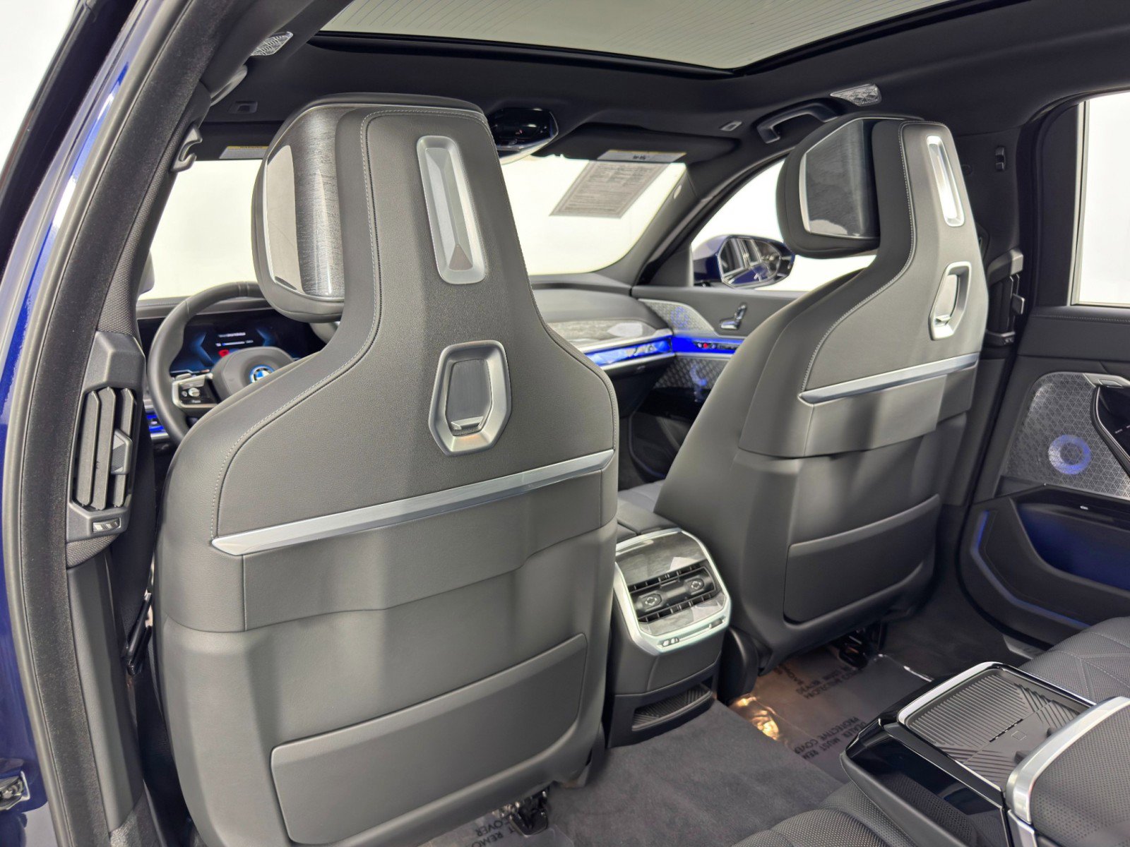 Used 2024 BMW i7 xDrive60 w/ Executive Package image 46