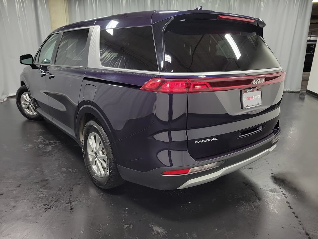 Used 2023 Kia Carnival LX FWD image 6
