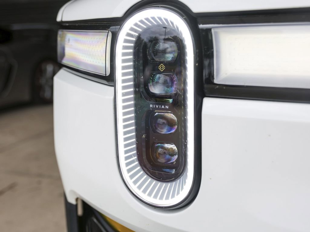 Used 2023 Rivian R1S Adventure image 12