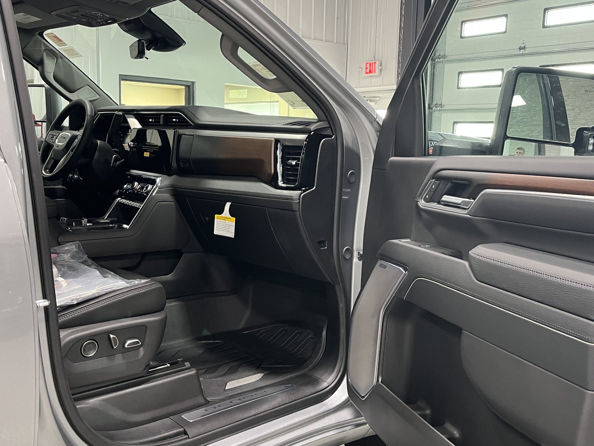 New 2026 GMC Sierra 2500 Denali w/ Denali Reserve Package AWD/4WD image 10