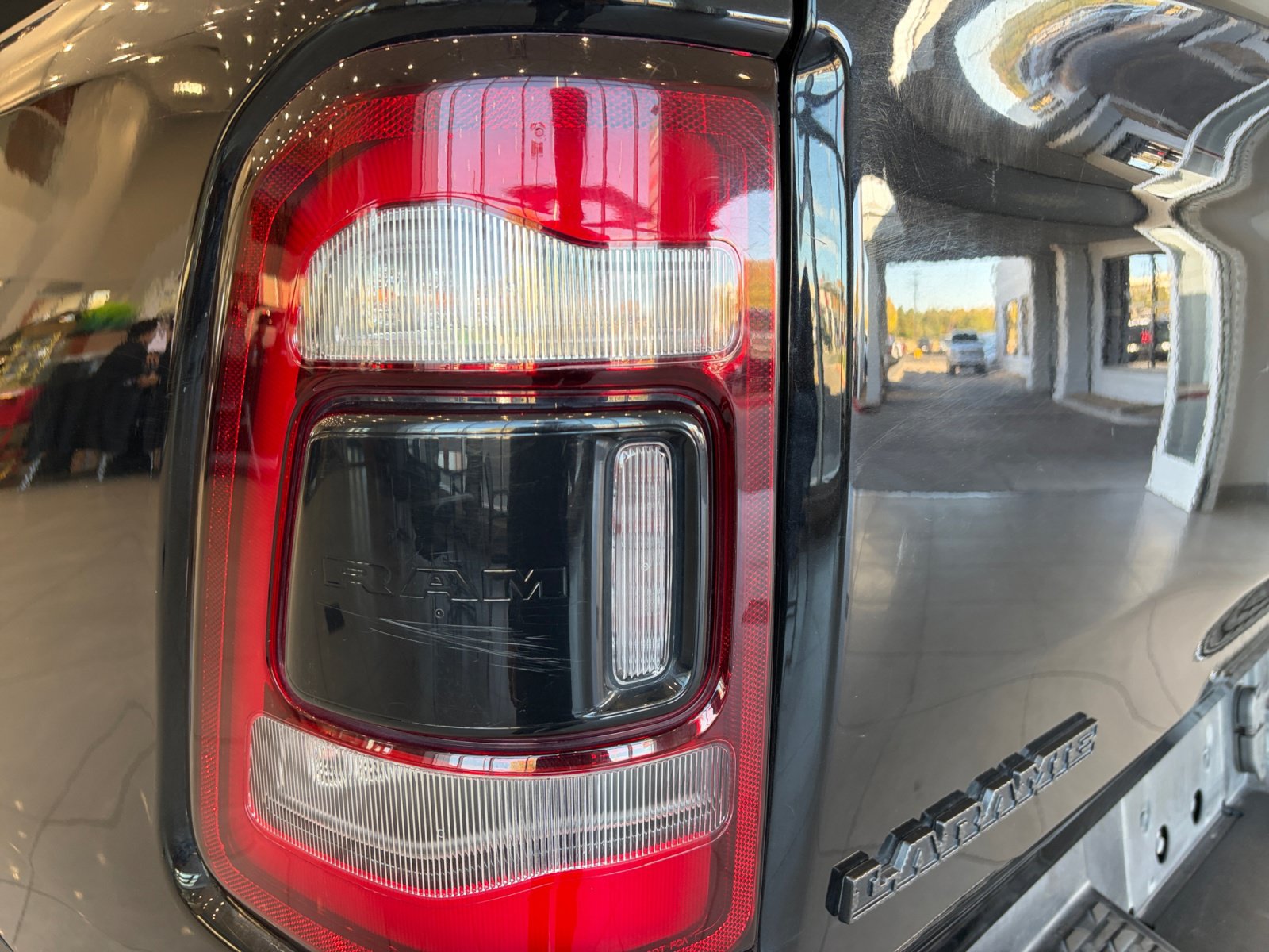 Used 2020 RAM 1500 Laramie AWD/4WD image 29