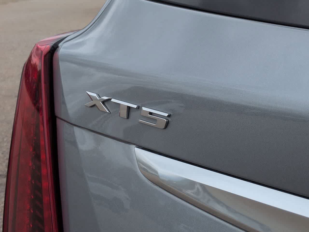 Used 2025 Cadillac XT5 Luxury w/ LPO, Floor Liner Package AWD/4WD image 12
