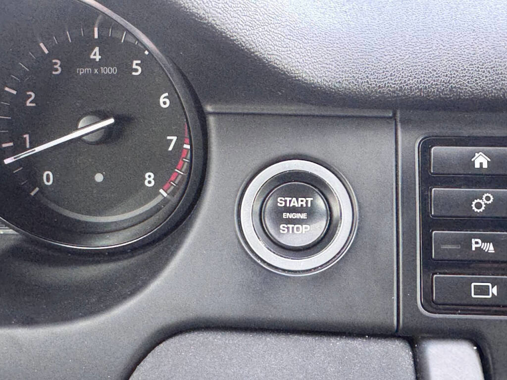 Used 2019 Land Rover Discovery Sport HSE image 16