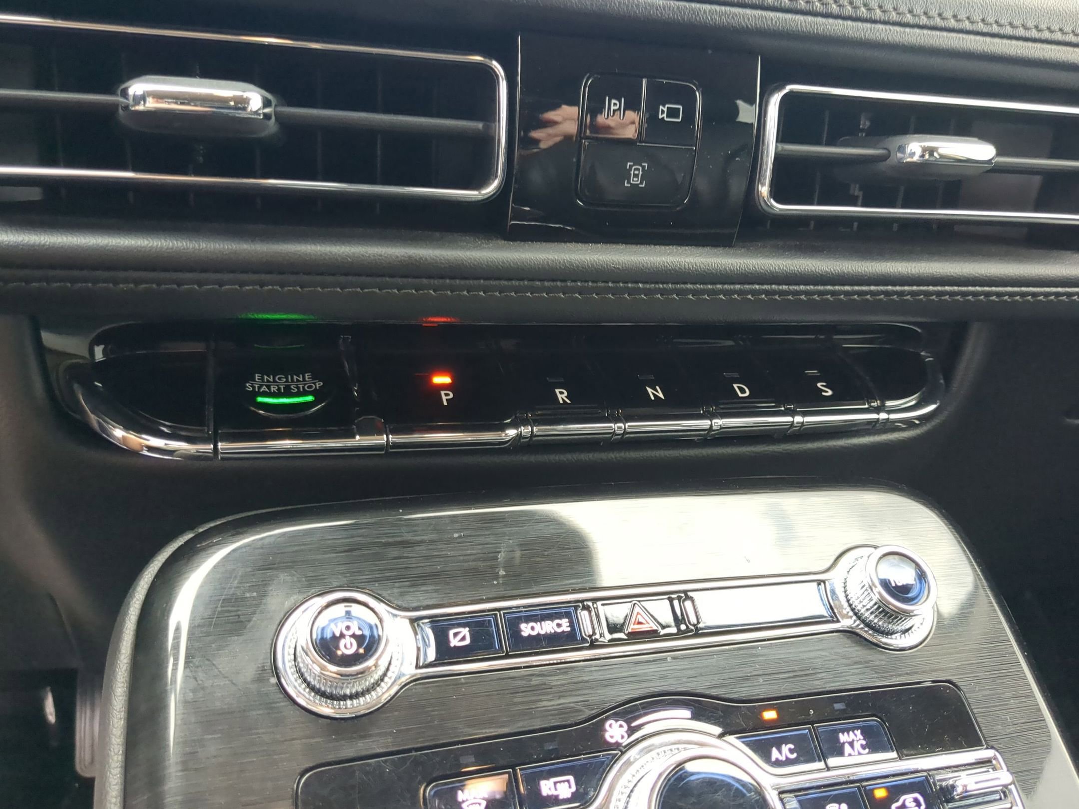 Used 2023 Lincoln Nautilus FWD w/ Premium Package image 19