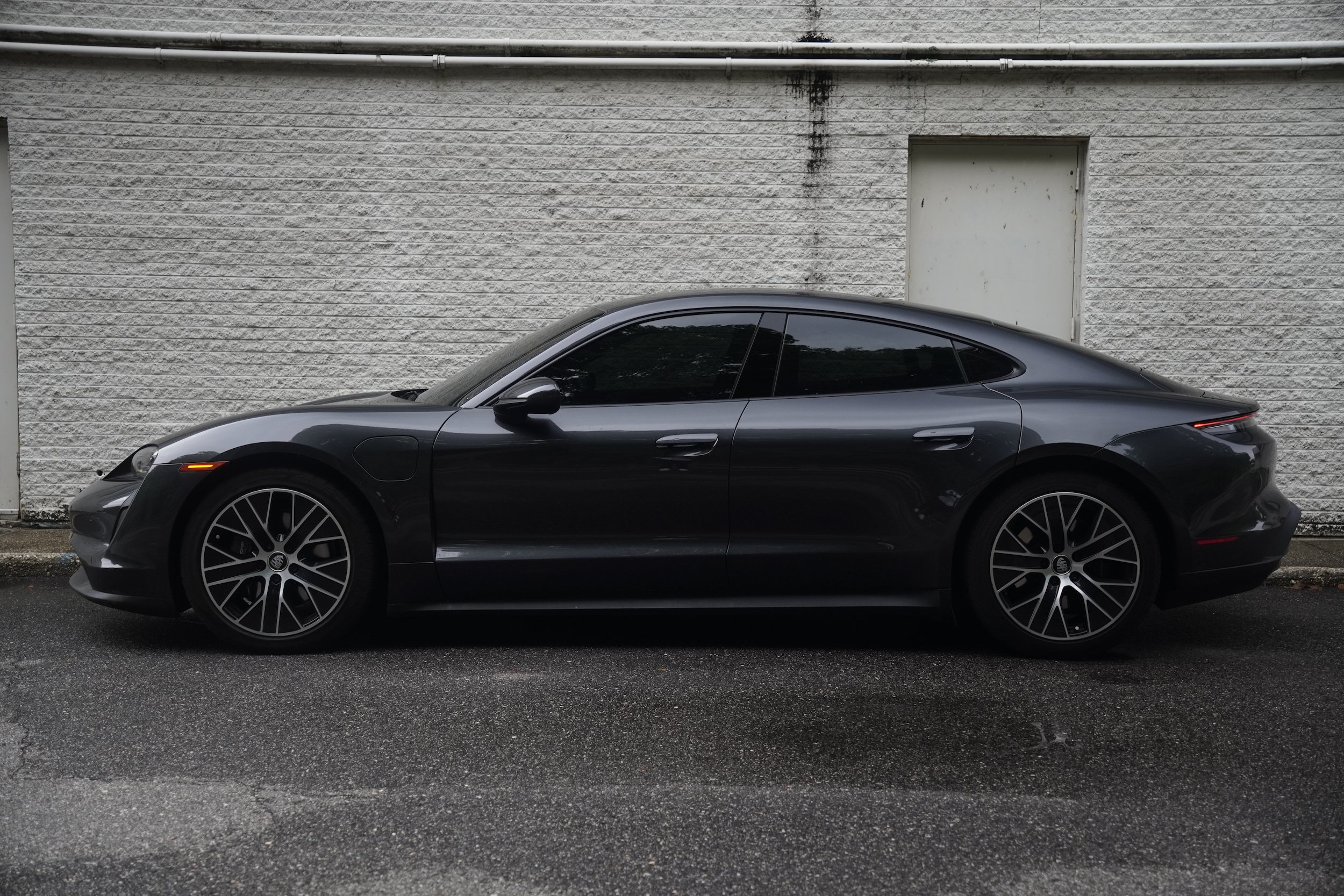 Used 2021 Porsche Taycan RWD image 4