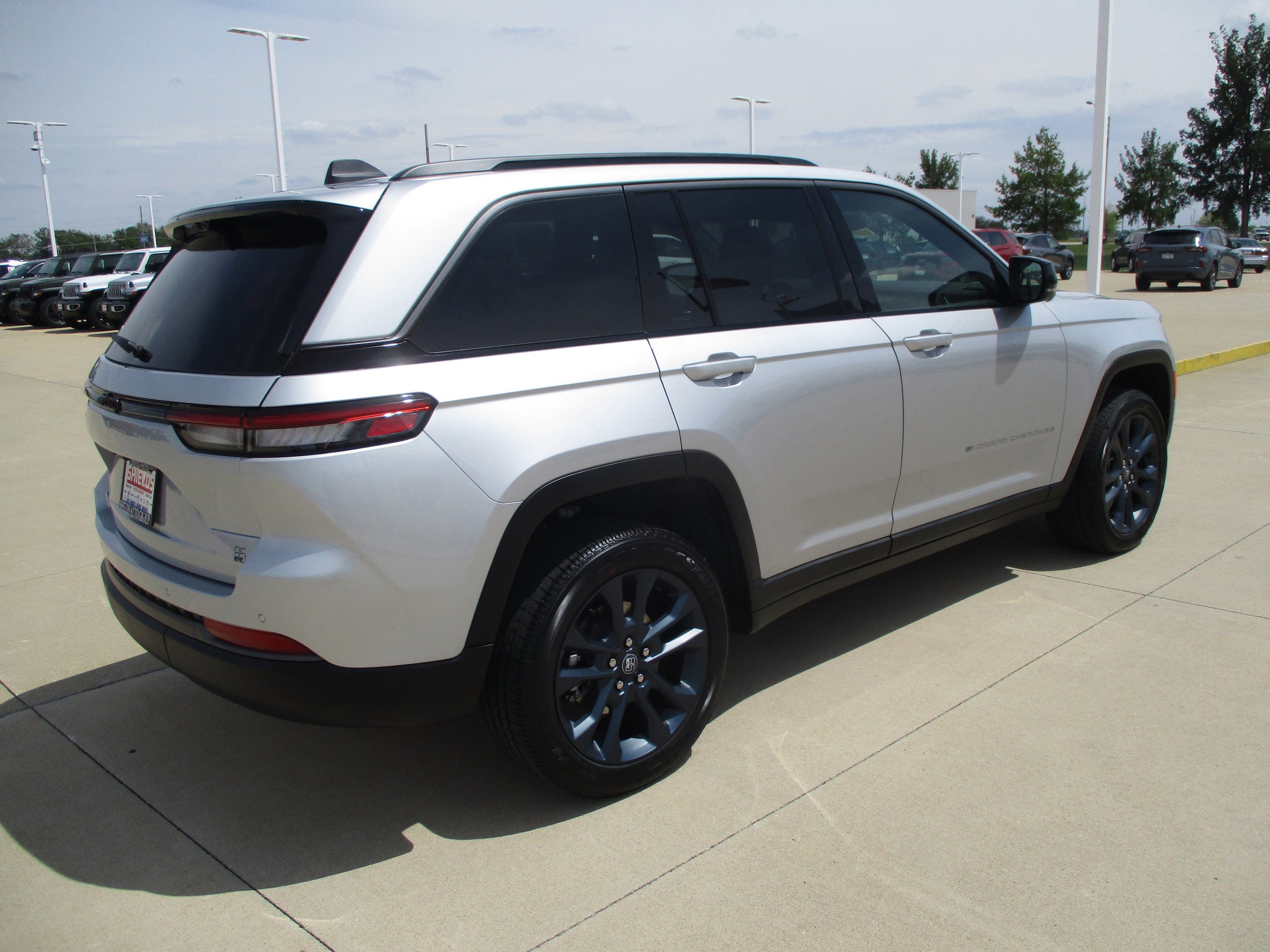 New 2026 Jeep Grand Cherokee Limited AWD/4WD image 6