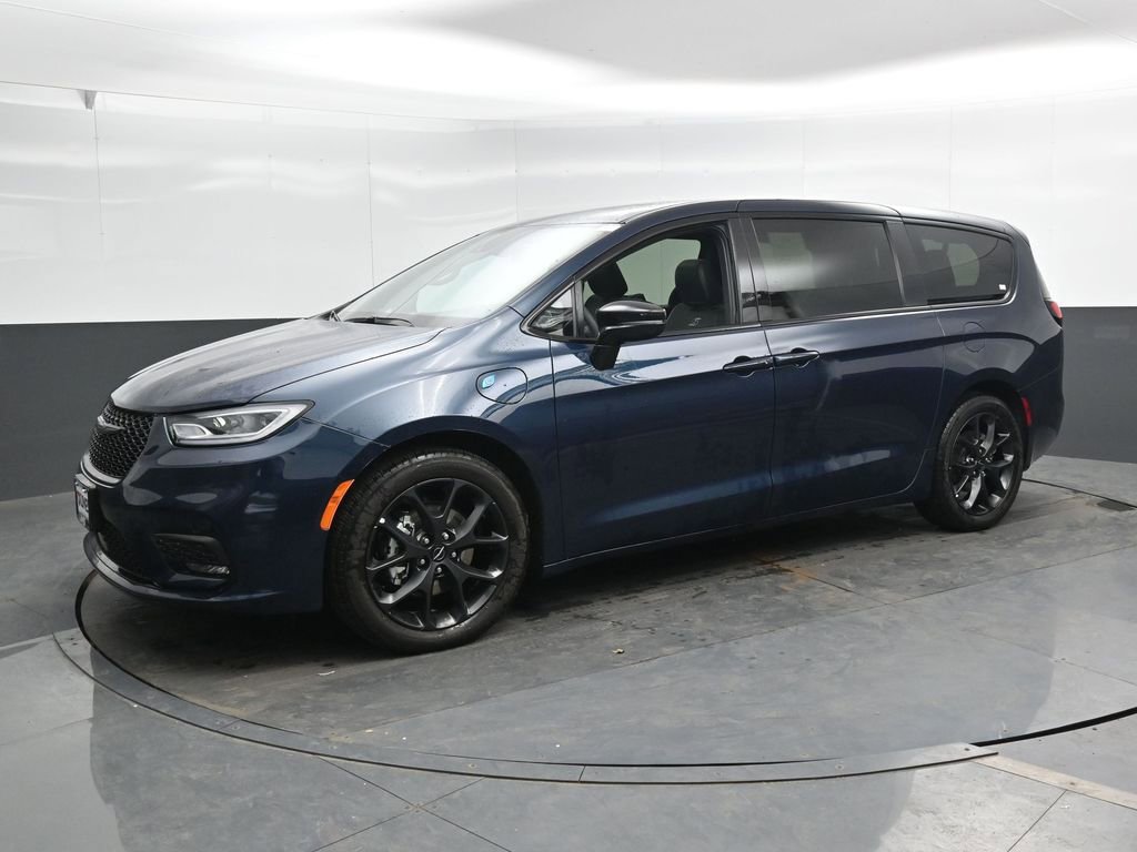 Used 2023 Chrysler Pacifica Limited w/ S Appearance Package FWD image 8