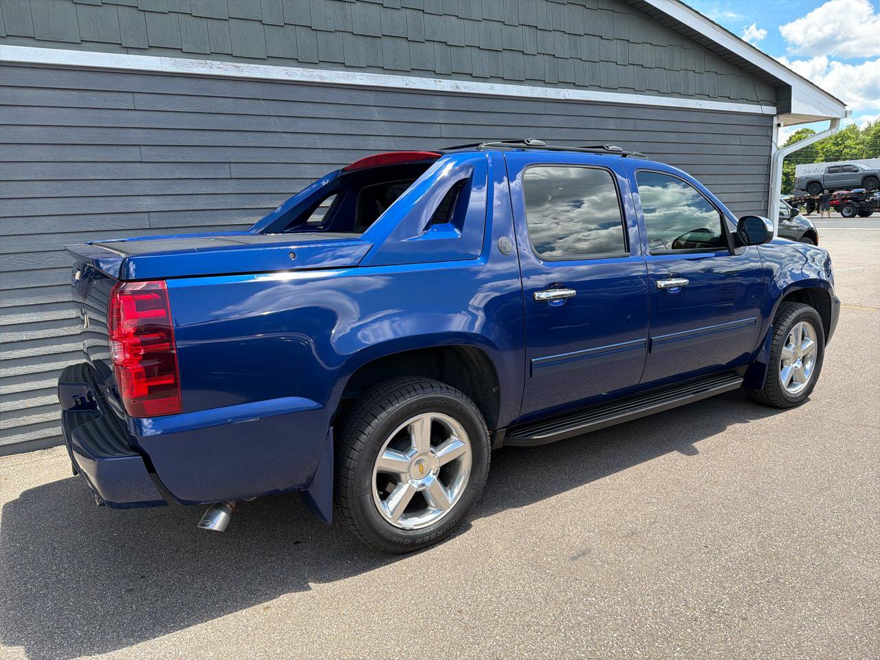 Used 2013 Chevrolet Avalanche LS w/ All-Star Edition AWD/4WD image 33