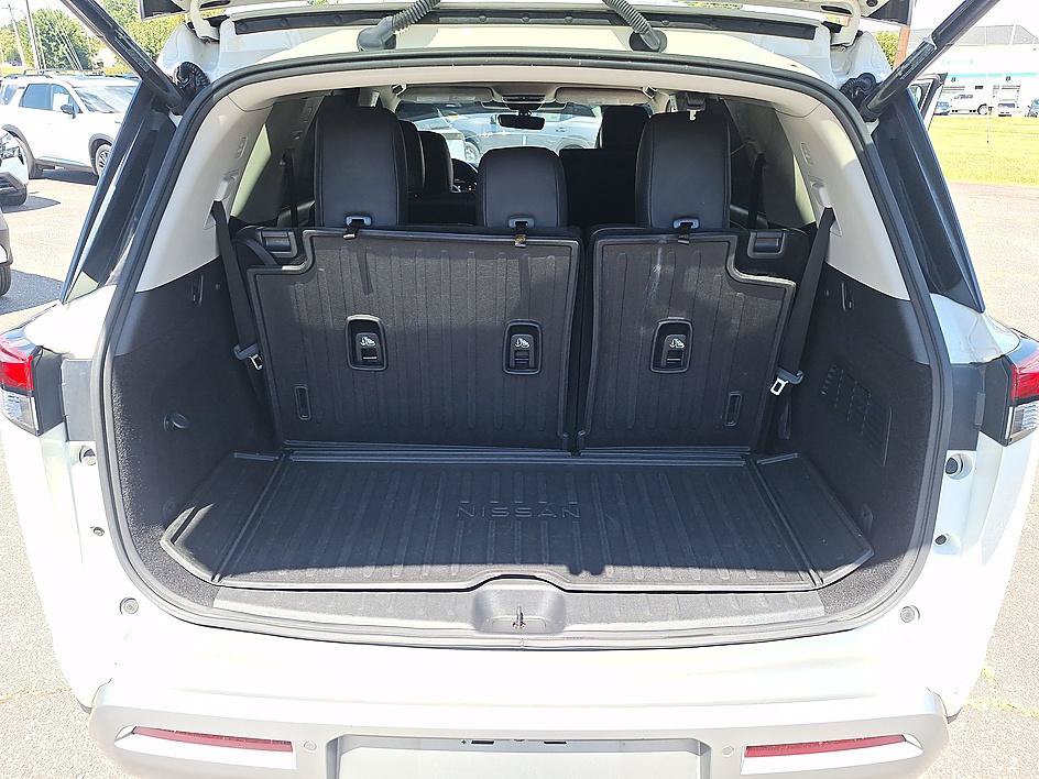 Used 2023 Nissan Pathfinder Platinum w/ Cargo Package AWD/4WD image 24
