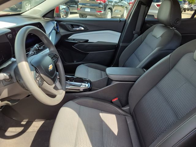 Used 2025 Chevrolet Trax LT FWD image 26