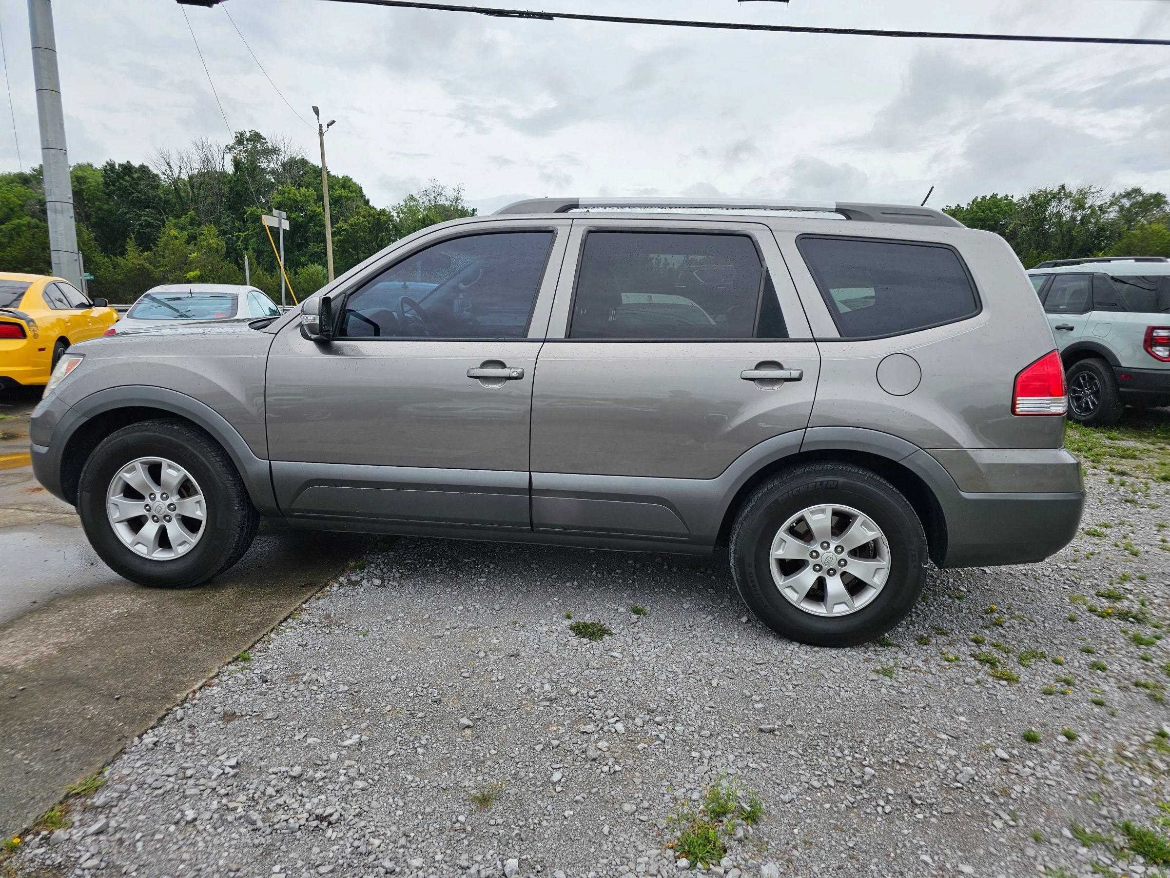Used 2009 Kia Borrego LX w/ Convenience Pkg AWD/4WD image 16