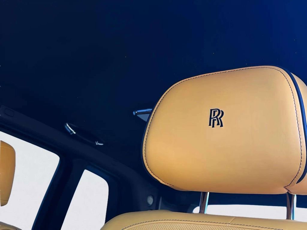 Used 2022 Rolls-Royce Cullinan Black Badge AWD/4WD image 12