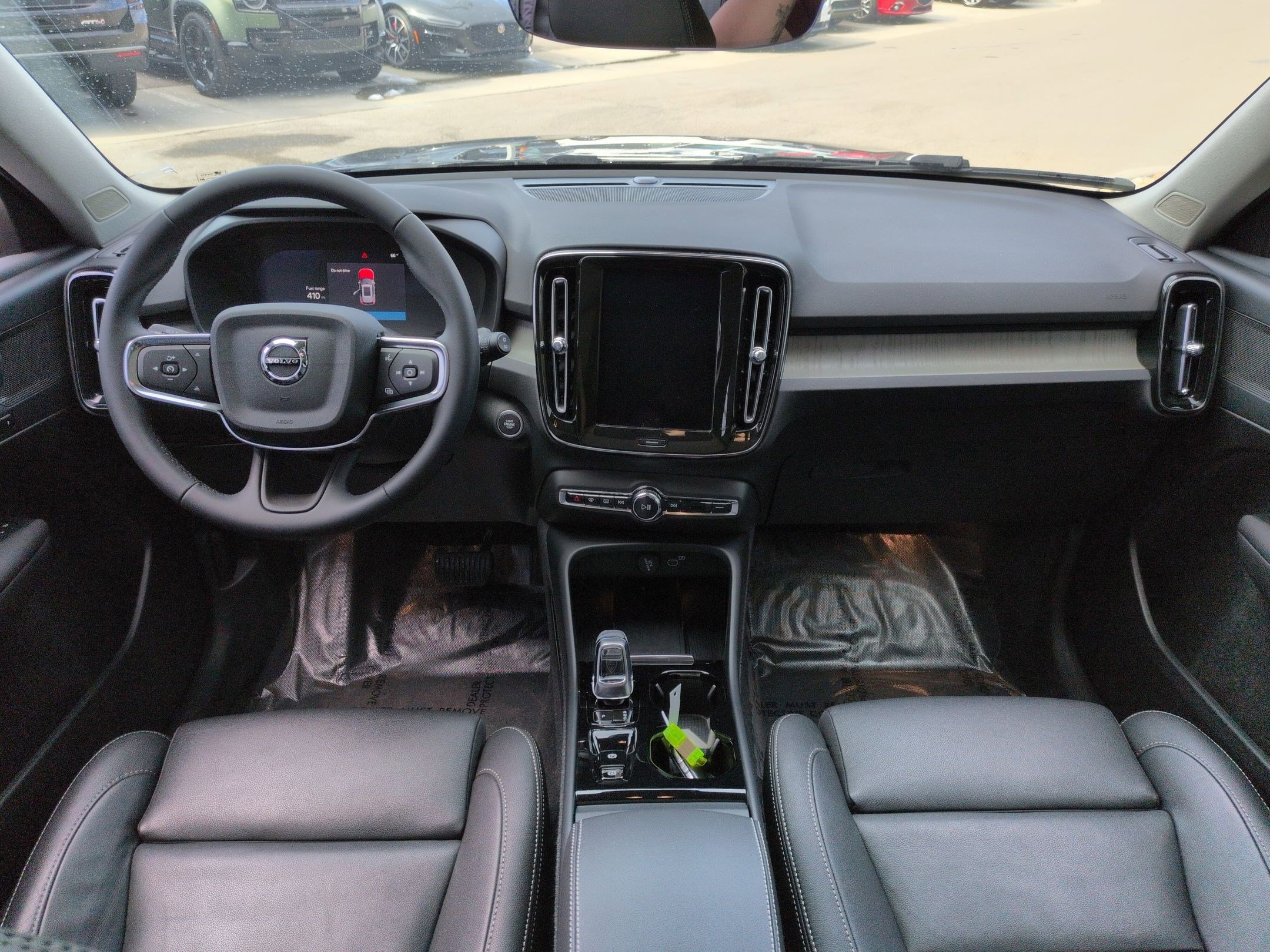 Used 2024 Volvo XC40 B5 Plus image 24