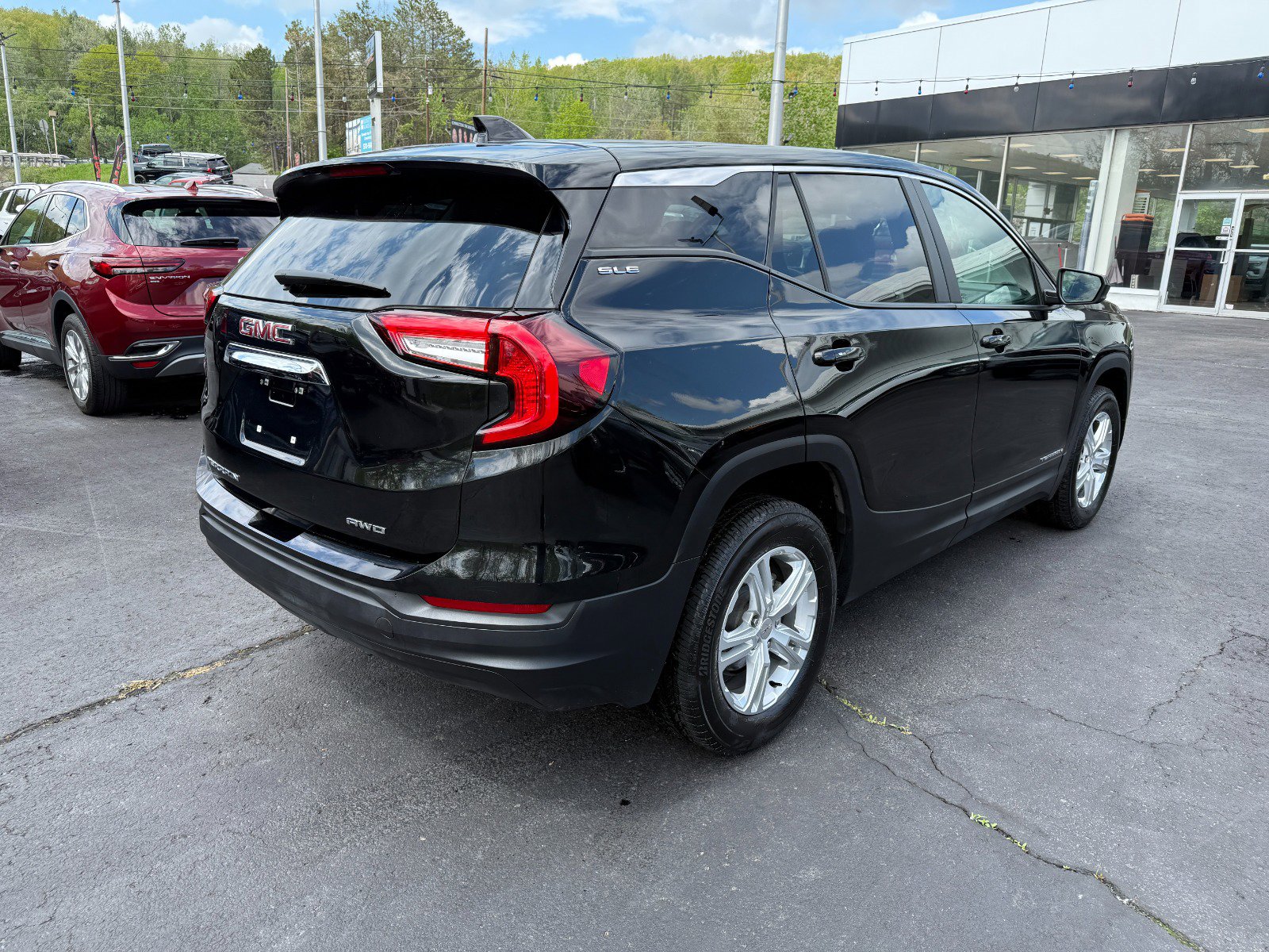 Used 2024 GMC Terrain SLE image 5