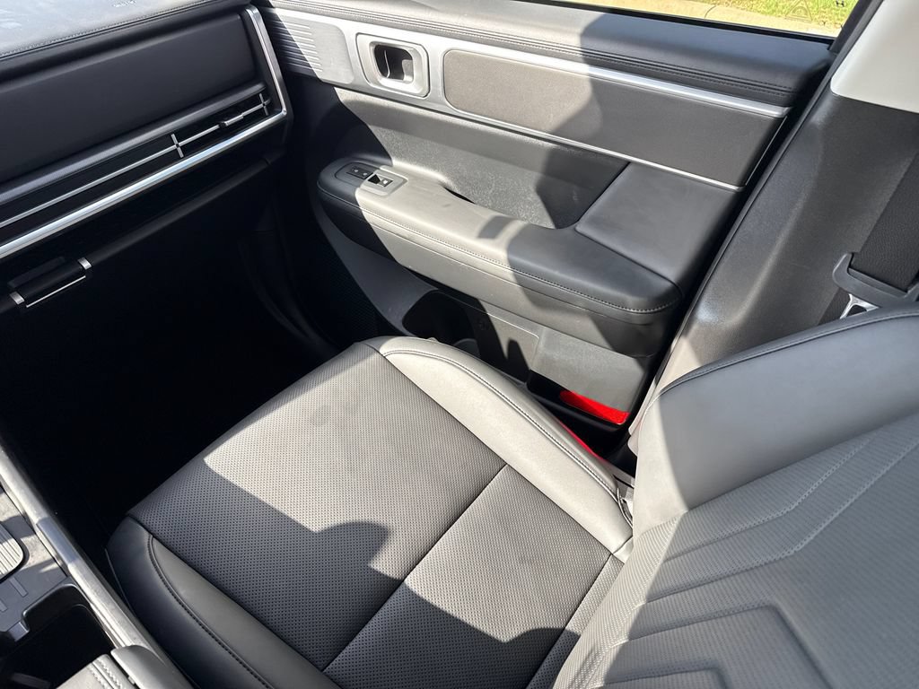 Used 2025 Hyundai Santa Fe SEL FWD image 16