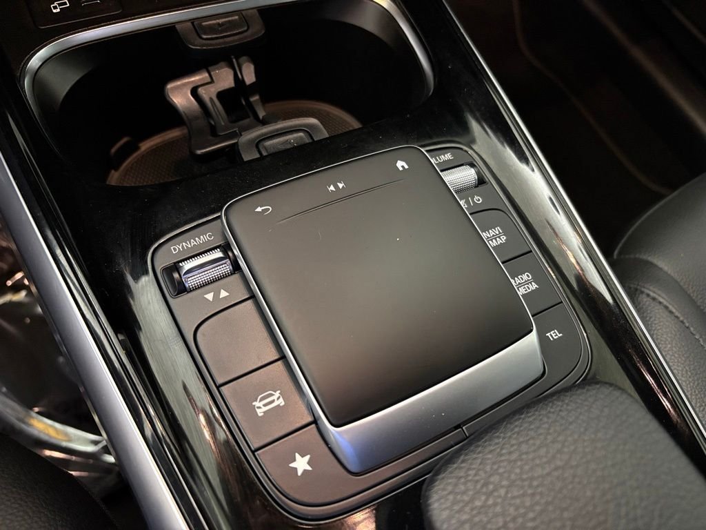 Used 2022 Mercedes-Benz GLB 250 image 30
