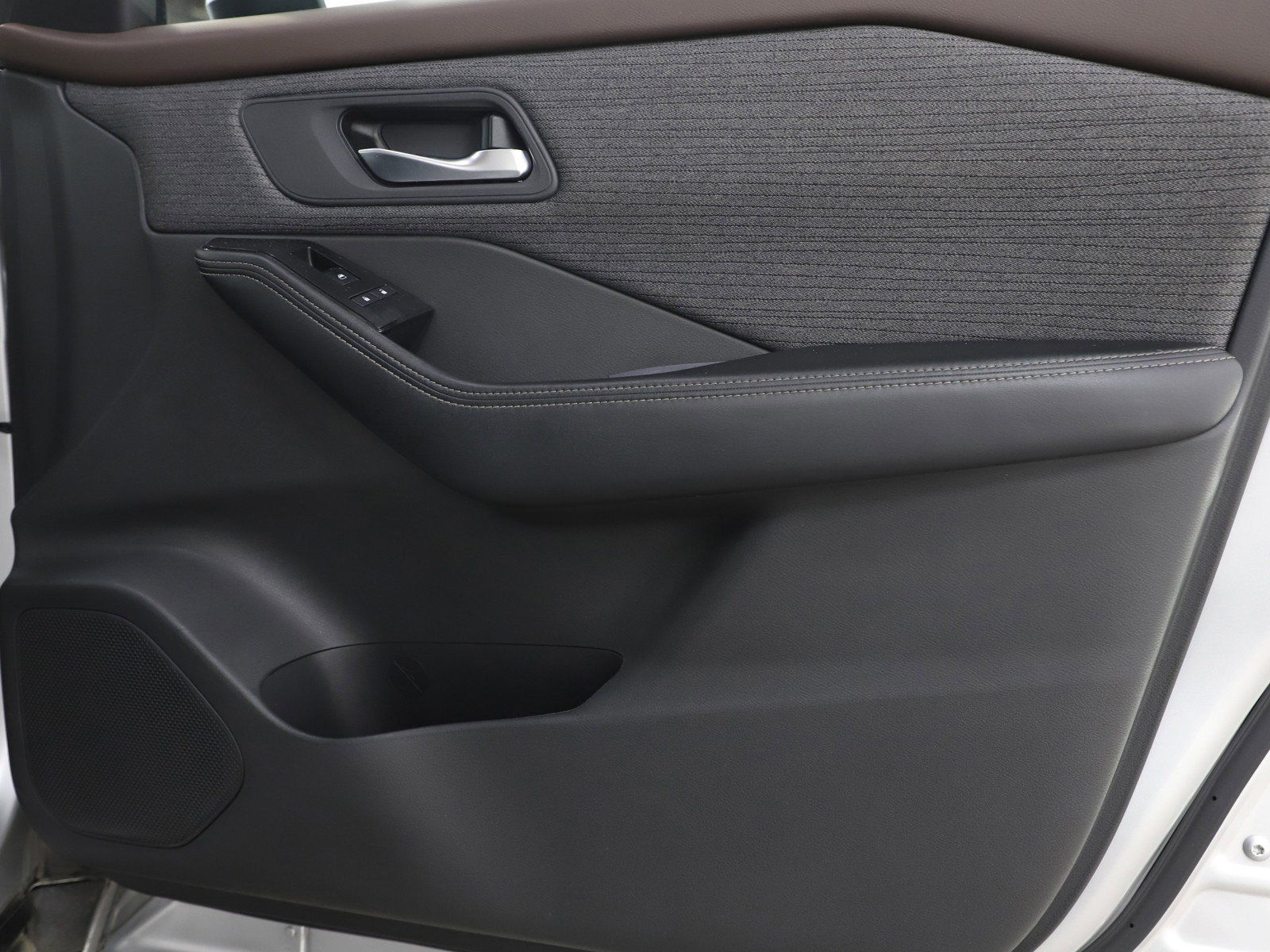 Used 2021 Nissan Rogue SV image 9