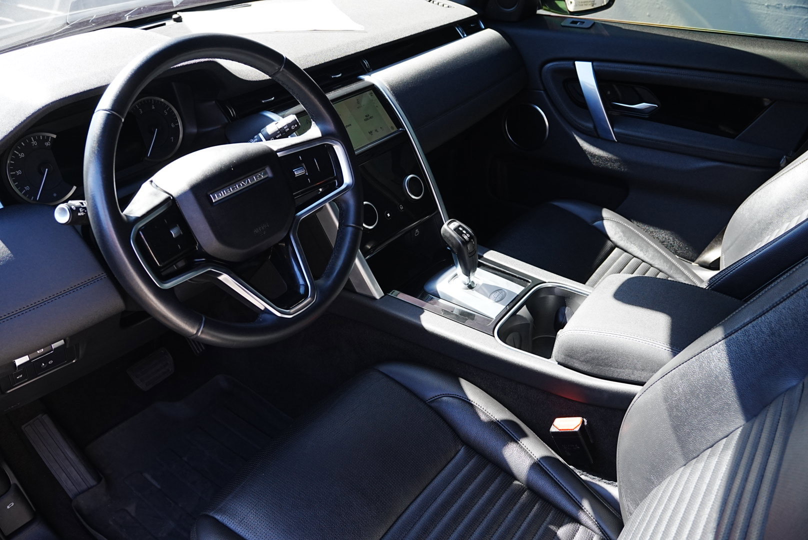 Used 2023 Land Rover Discovery Sport S image 8