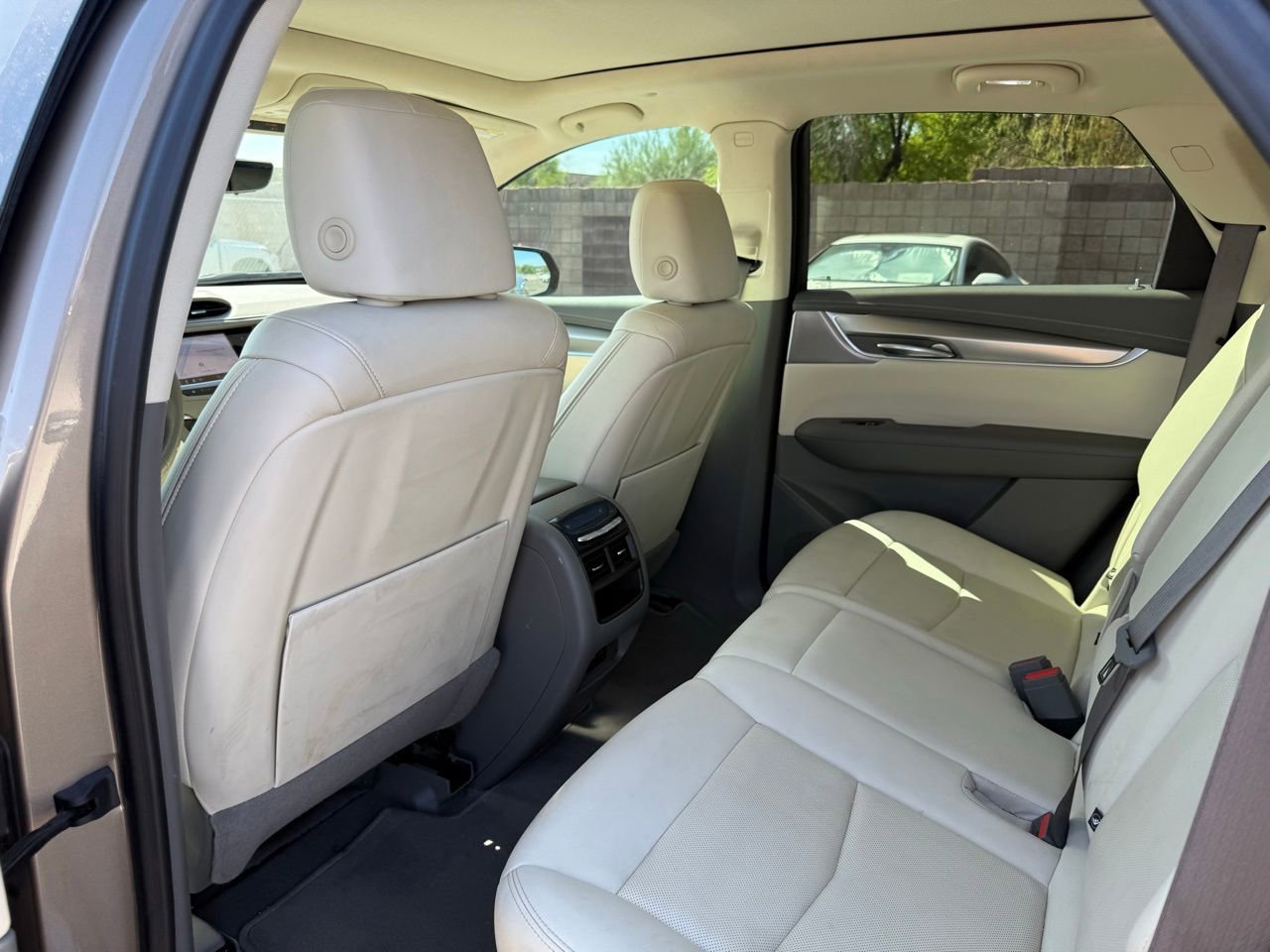 Used 2022 Cadillac XT5 Premium Luxury w/ Technology Package FWD image 11