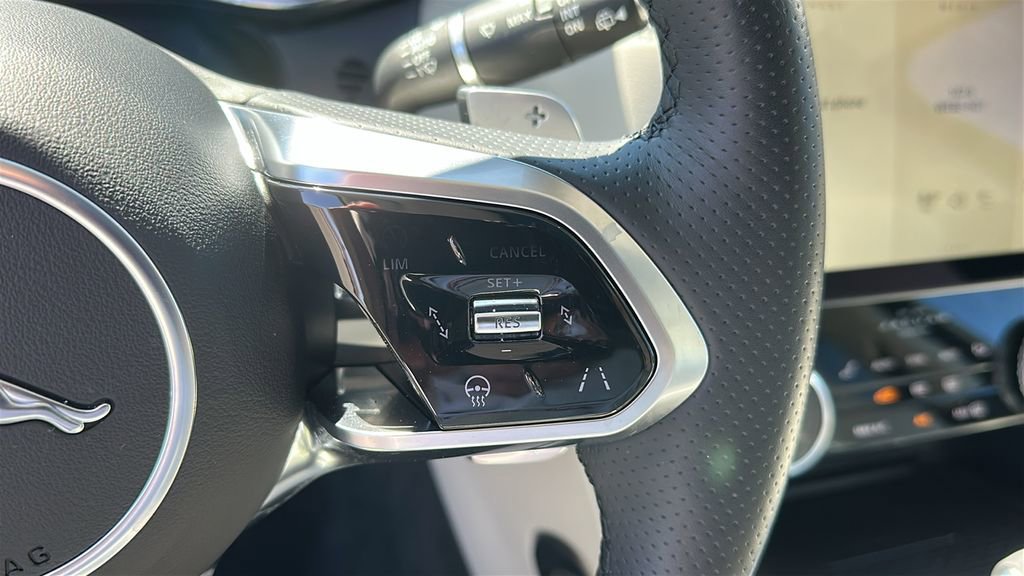 Certified 2023 Jaguar F-PACE R-Dynamic S image 13