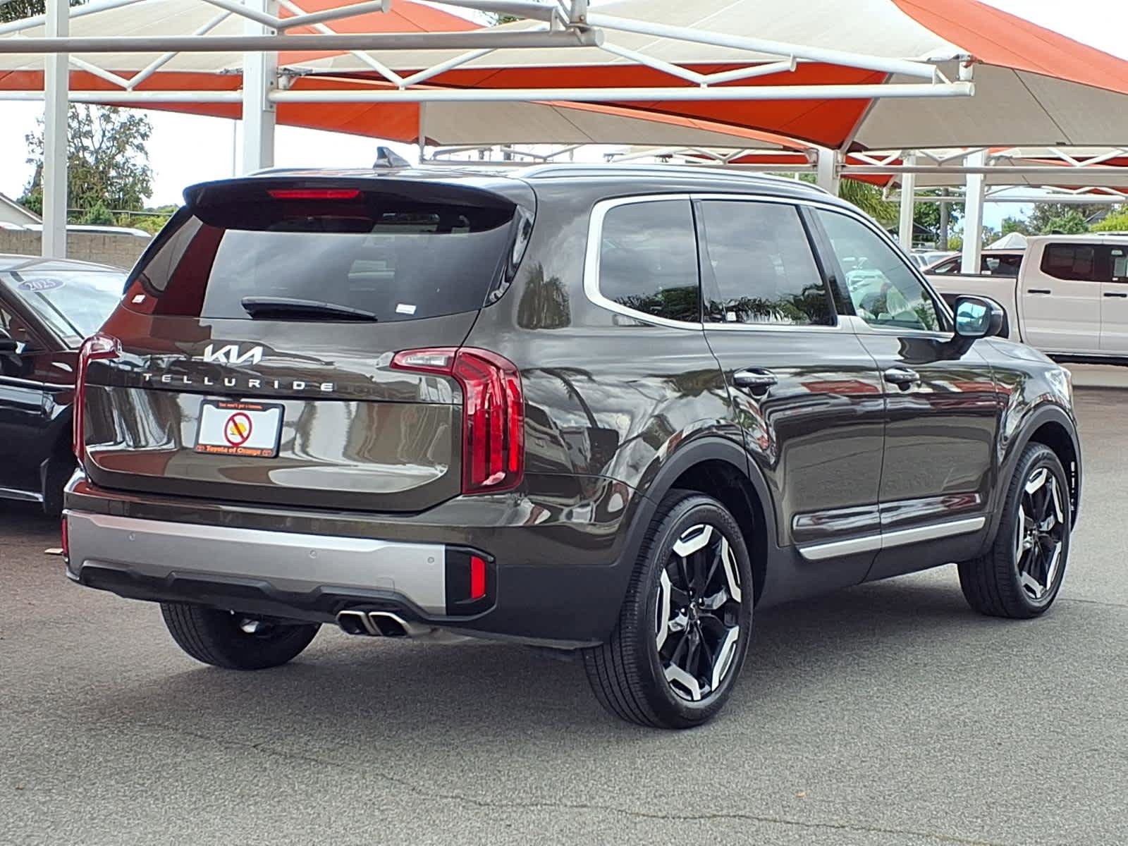Used 2025 Kia Telluride S FWD image 4