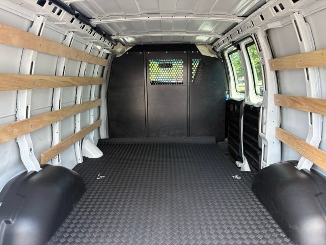 Used 2025 GMC Savana 2500 w/ Driver Convenience Package RWD image 8