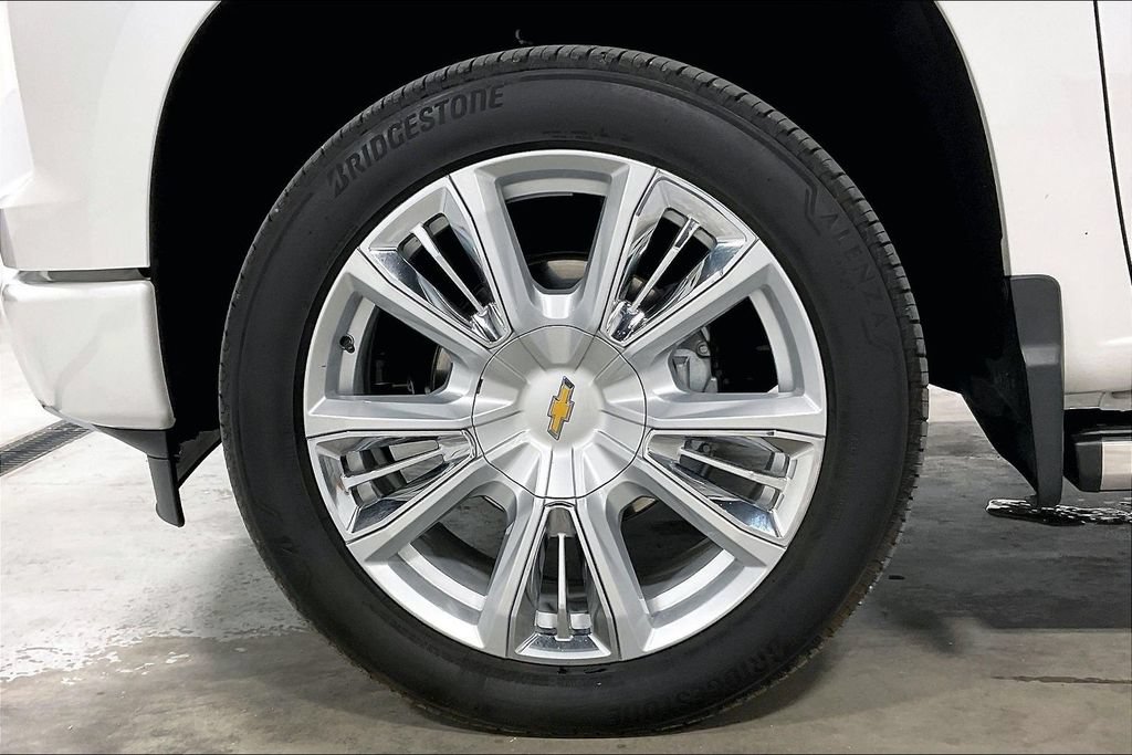 Used 2025 Chevrolet Silverado 1500 High Country AWD/4WD image 10