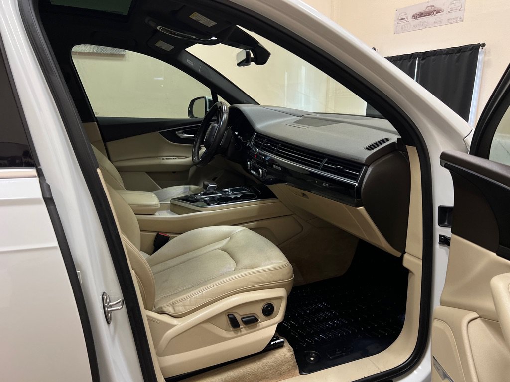 Used 2018 Audi Q7 3.0T Prestige AWD/4WD image 31