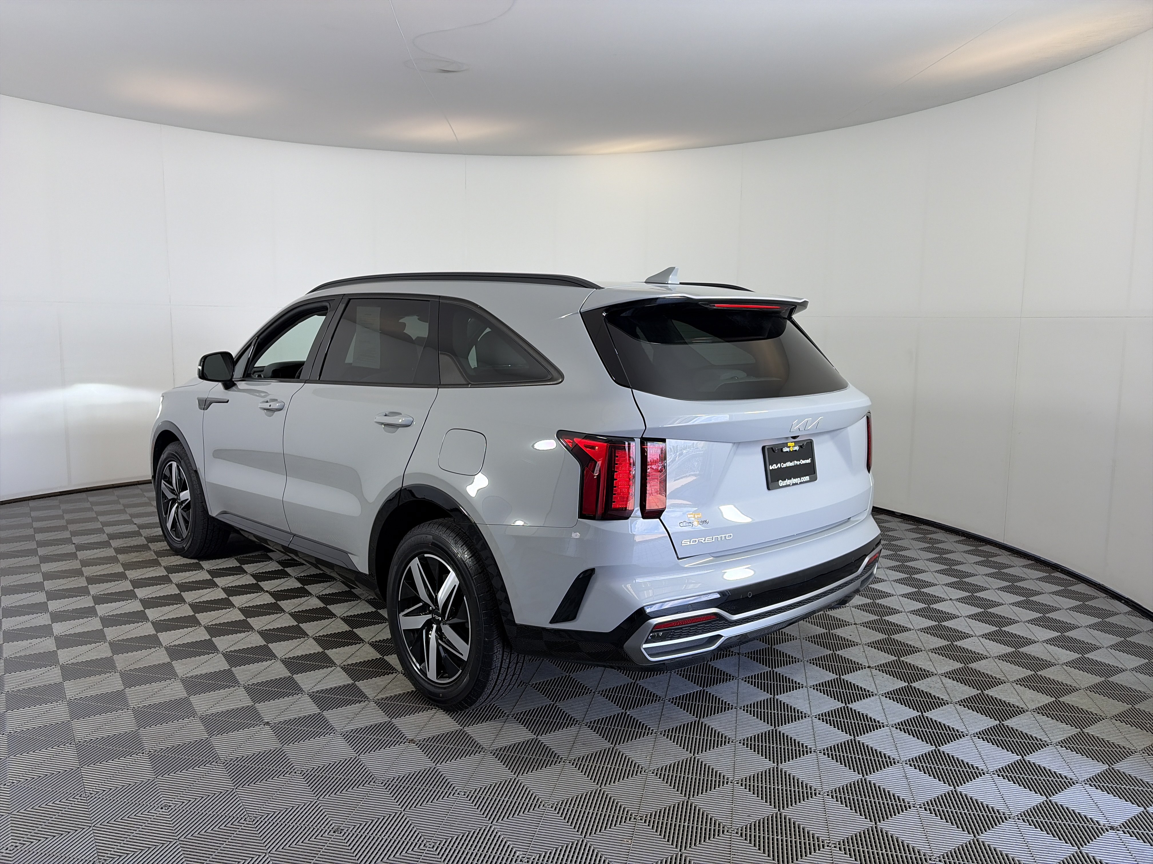 Certified 2023 Kia Sorento EX w/ Panoramic Sunroof Package FWD image 9