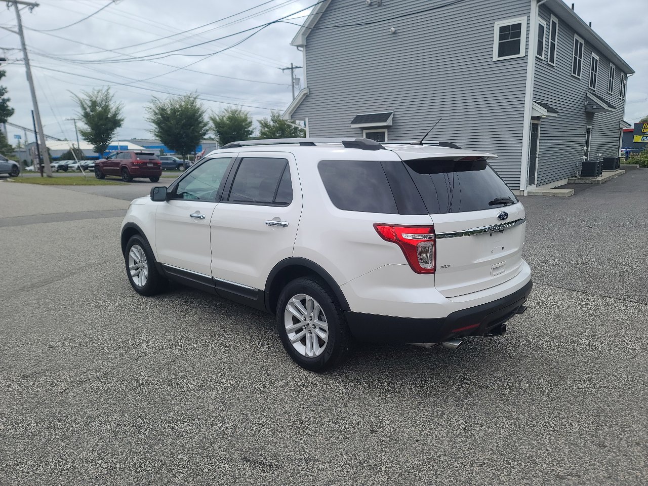 Used 2014 Ford Explorer XLT w/ Equipment Group 202A image 5
