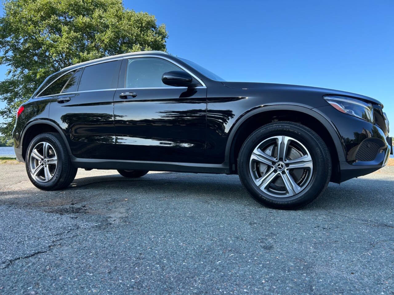 Used 2018 Mercedes-Benz GLC 300 4MATIC image 2