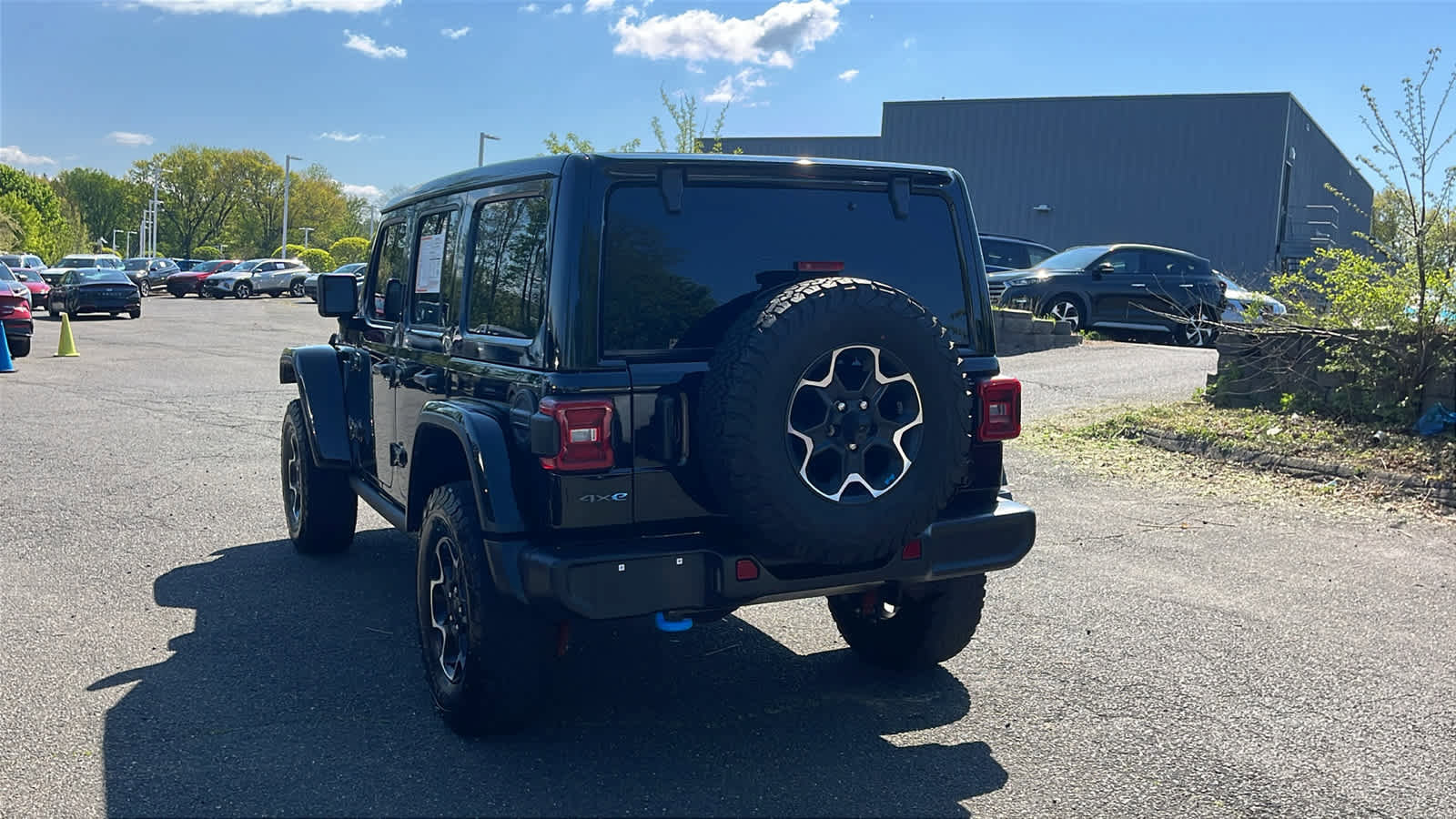Used 2022 Jeep Wrangler Unlimited Rubicon 4xe w/ Cold Weather Group AWD/4WD image 8