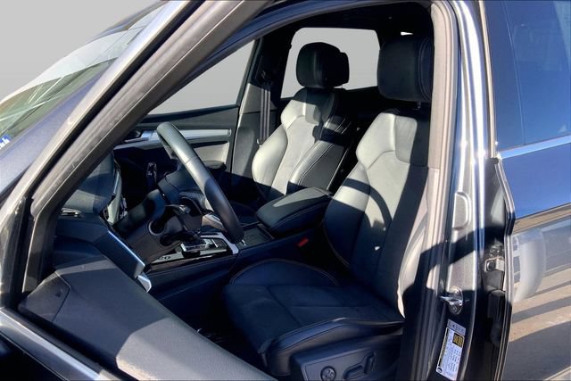 Used 2021 Audi Q5 e Premium Plus w/ Premium Plus Package AWD/4WD image 17