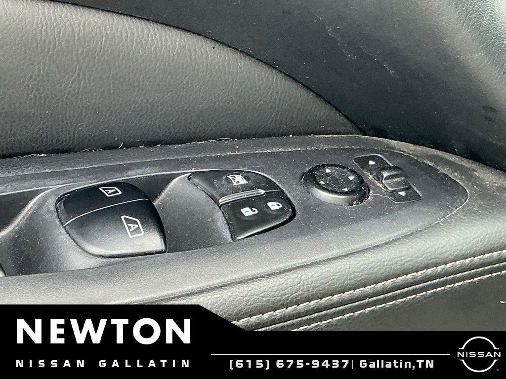 Used 2020 Nissan Pathfinder SV FWD image 13
