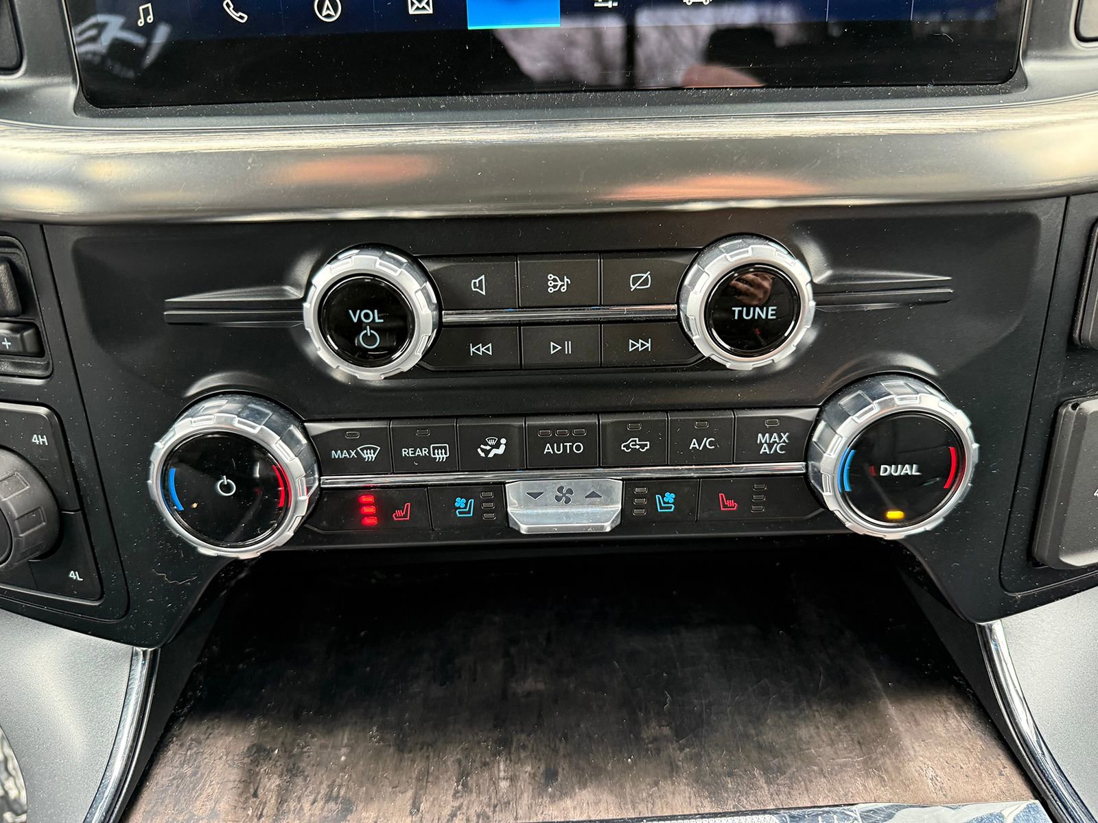 Used 2023 Ford F150 Lariat w/ Trailer Tow Package image 30