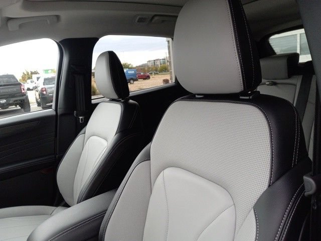 New 2025 Ford Escape SE w/ PHEV Premium Package FWD image 13