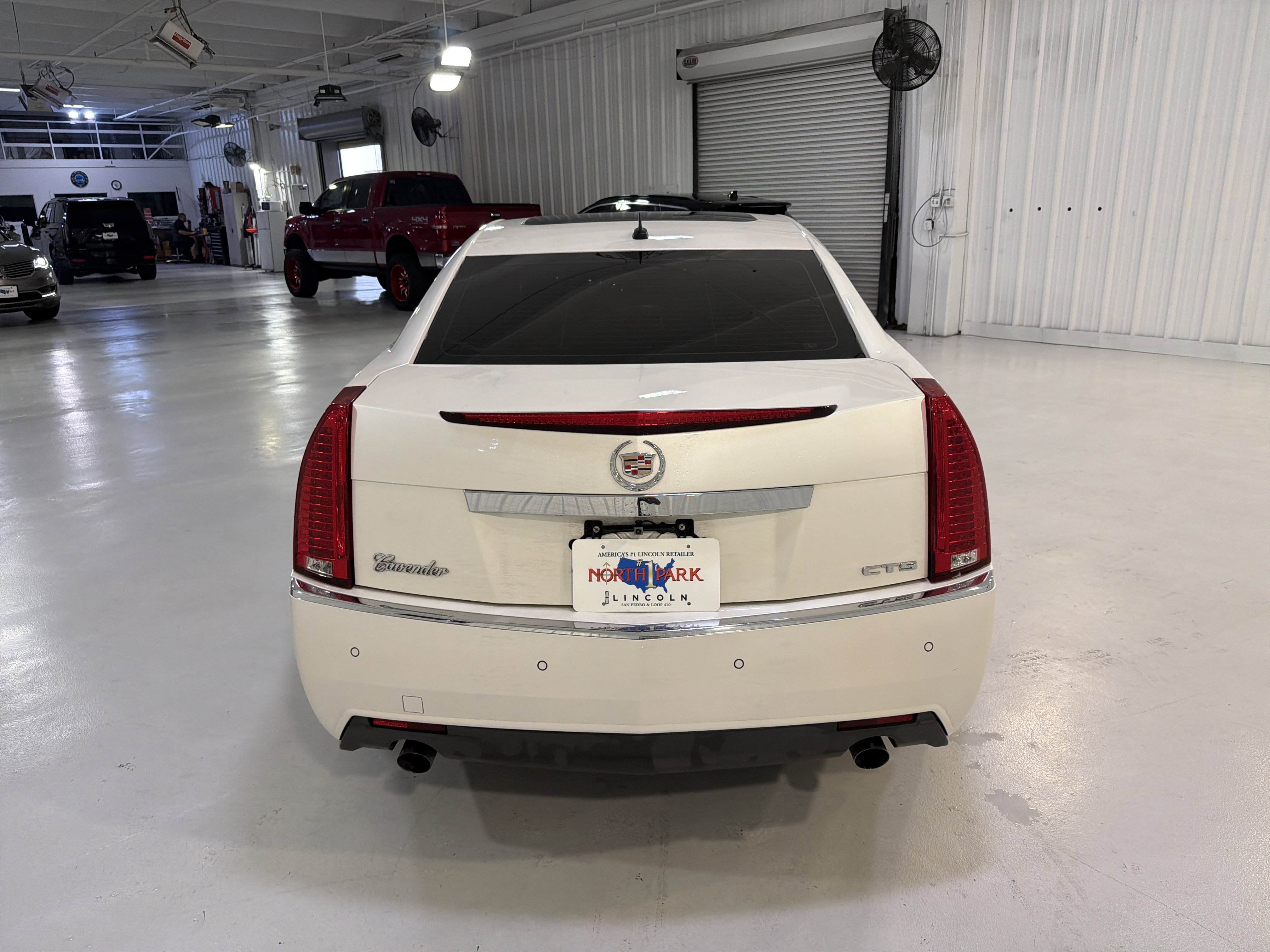 Used 2008 Cadillac CTS 3.6 w/ Luxury Level Two Package RWD image 4