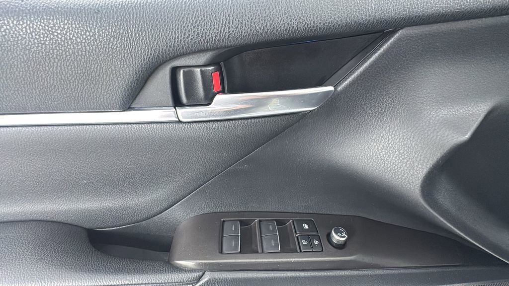 Used 2021 Toyota Camry XSE image 17