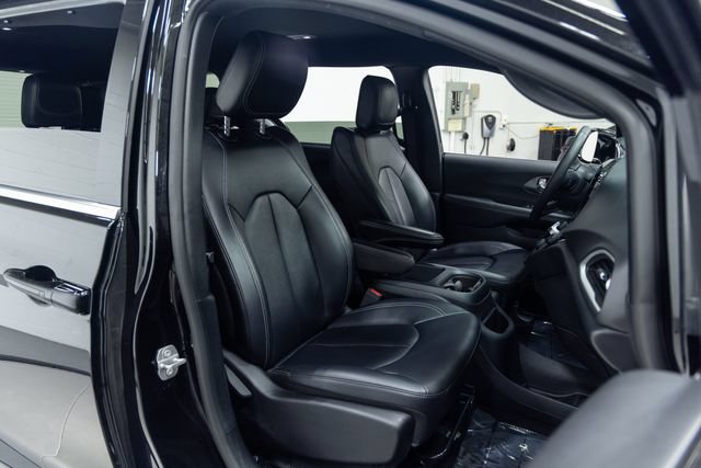 Used 2025 Chrysler Pacifica Select FWD image 25