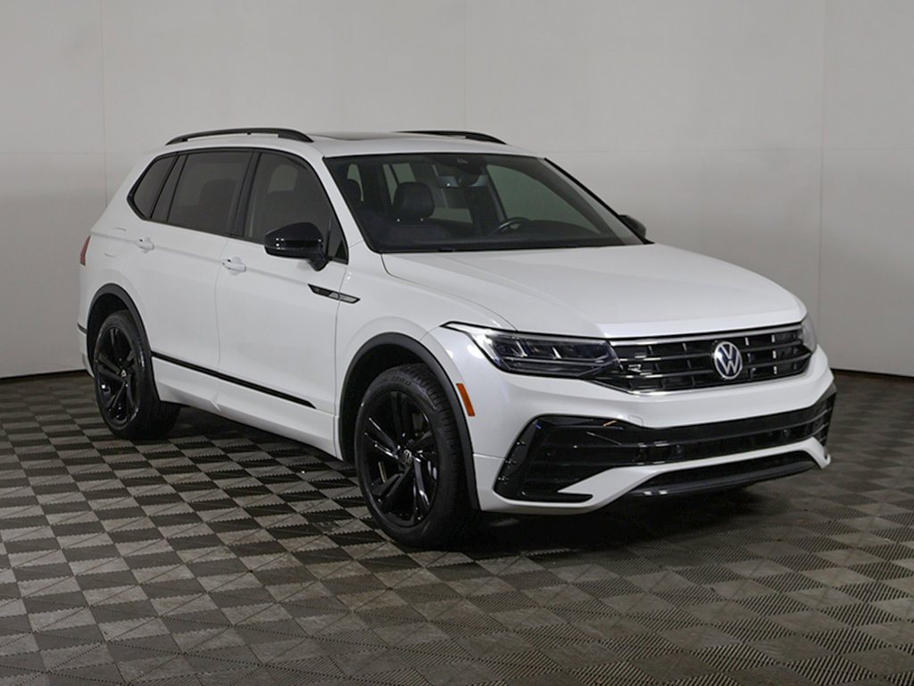 Used 2024 Volkswagen Tiguan SE R-Line FWD image 2